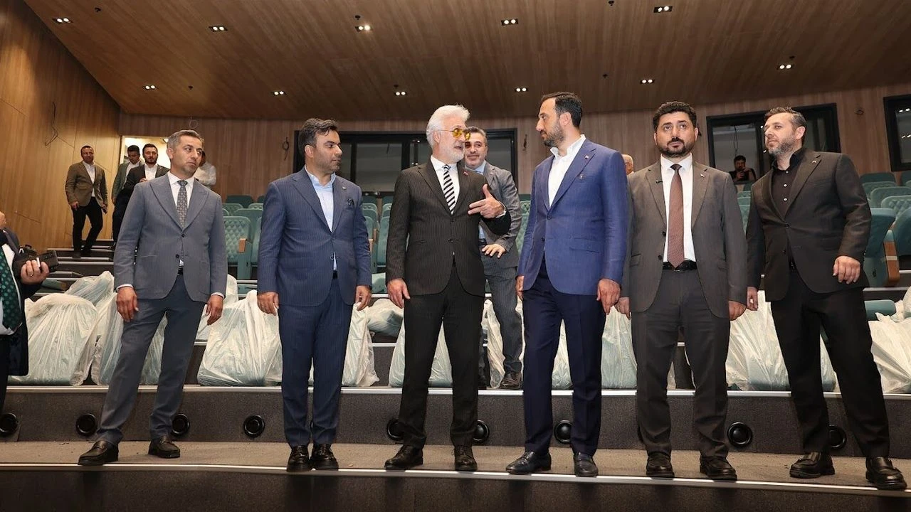 Tamer Karadağlı’dan Bağcılar’daki kültür yatırımına tam not