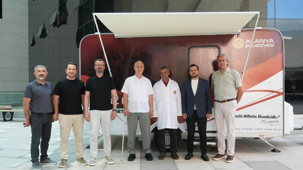 Alanya’da bir ilk: Güneş enerjili "mobil kuaför aracı" kırsaldaki vatandaşların ayağına gidiyor