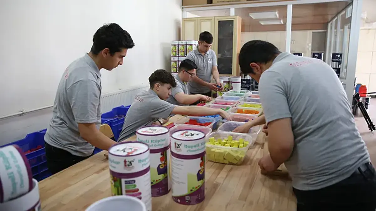 Kastamonu'da bu okuldaki öğrencilerin mezun olmadan işleri hazır! Sanayide bile bu makineler yok: İki ürünün patentini birden alındı