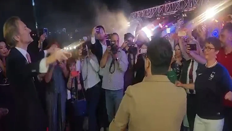 Büyükelçilerden "Erik Dalı" düellosu