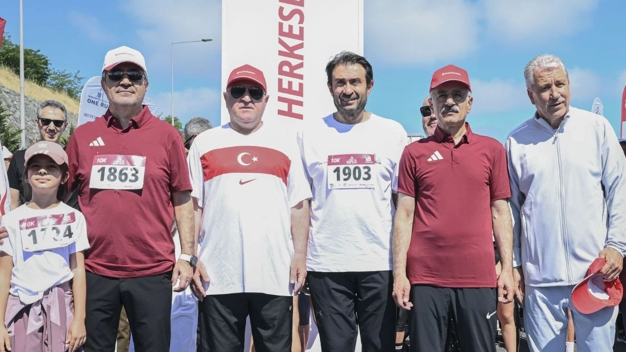 Abdulkadir Uraloğlu ve Osman Aşkın Bak "One Run" koşusuna katıldı