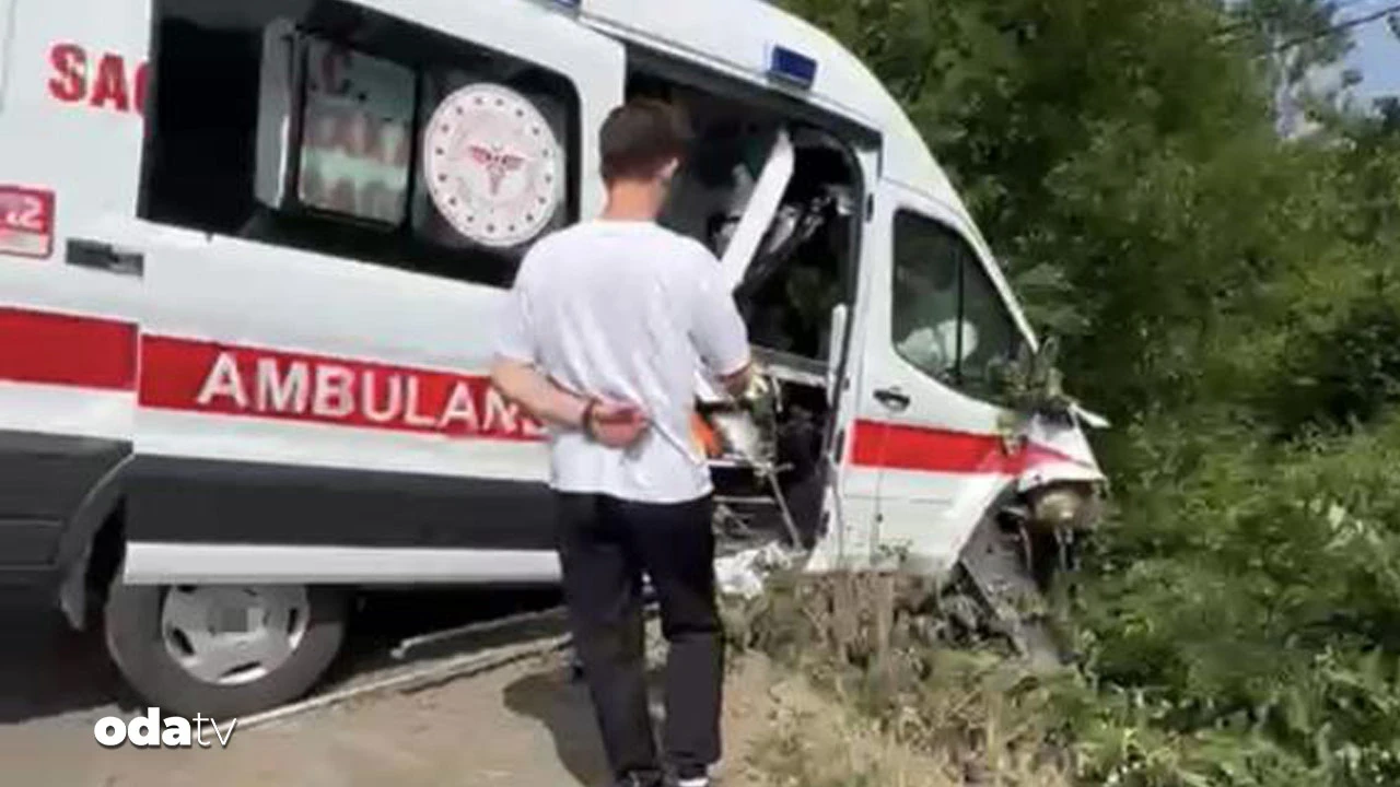 Ambulans kaza yaptı ucuz atlatıldı