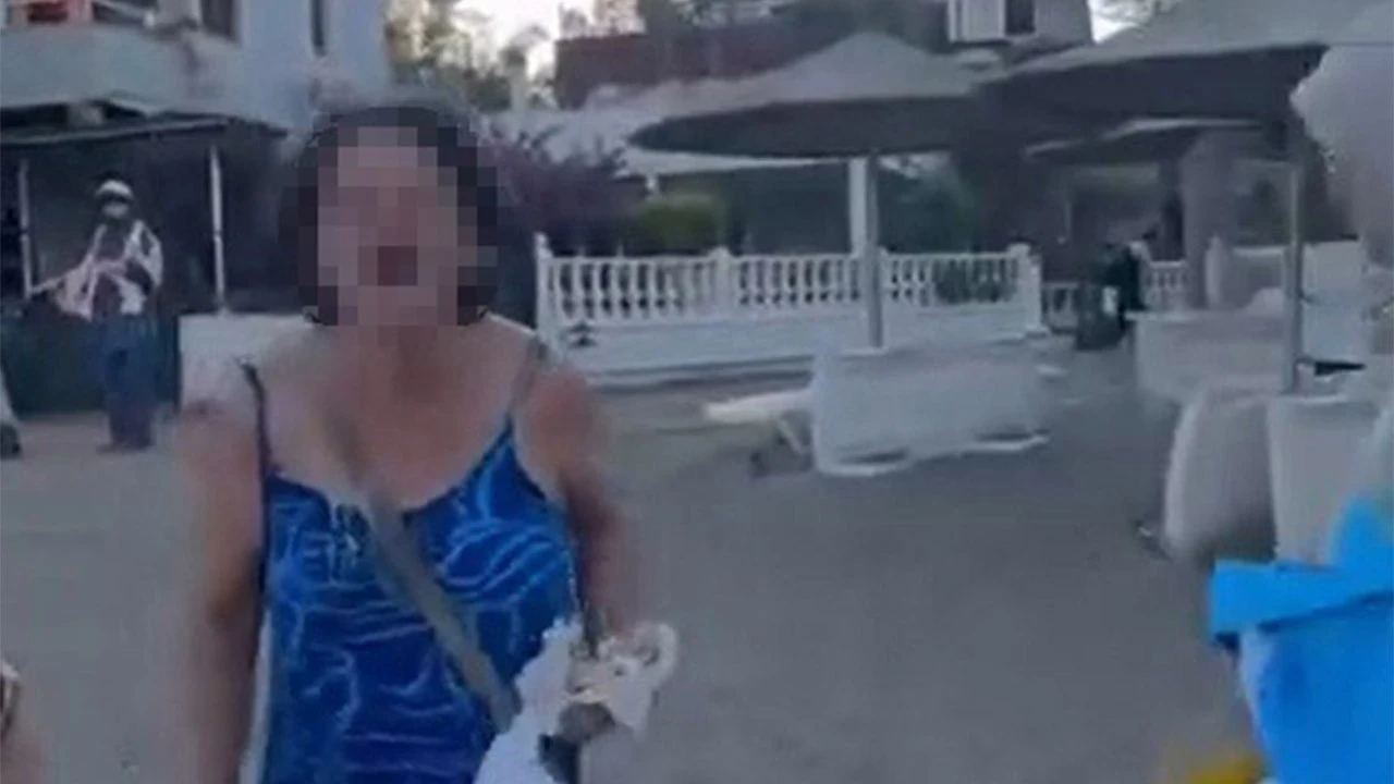 Adli kontrolle serbest bırakılmıştı! Başörtülü anne ve kızına hakaret eden kadın hakkında yeni karar