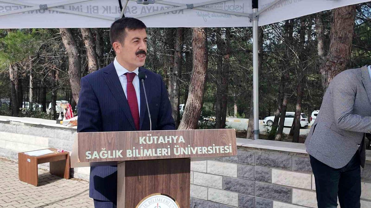 Gediz Sağlık Hizmetleri MYO'dan mezun olan 220 öğrenci sağlık ordusuna katıldı