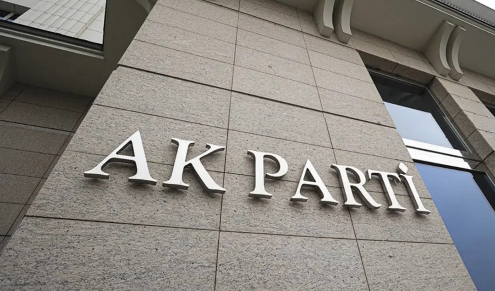 AKP’nin 25. kuruluş yıl dönümü için hazırlanan yeni logo kamuoyuyla paylaşıldı