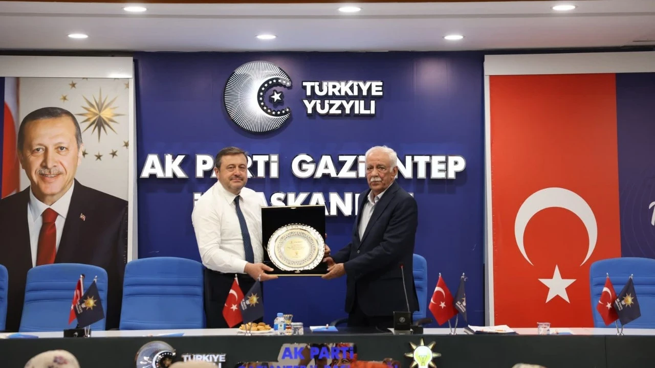 AK Parti Gaziantep’te “İz Bırakanlar” buluşması! Geçmişin tecrübesi Türkiye Yüzyılı’na taşınıyor