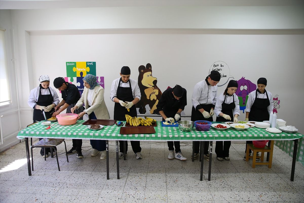 Erzurum'da geleceğin aşçıları waffle etkinliğiyle çocuklarla gönül köprüsü kuruyor