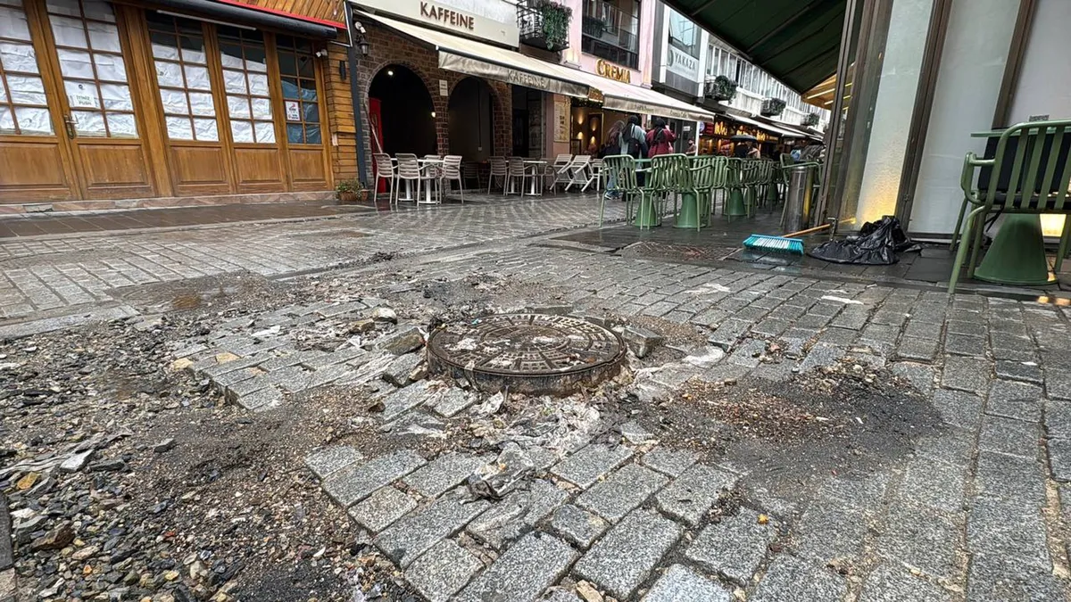 İstanbul'da sağanak! Üsküdar'daki Gastronomi Sokağı'nı su bastı