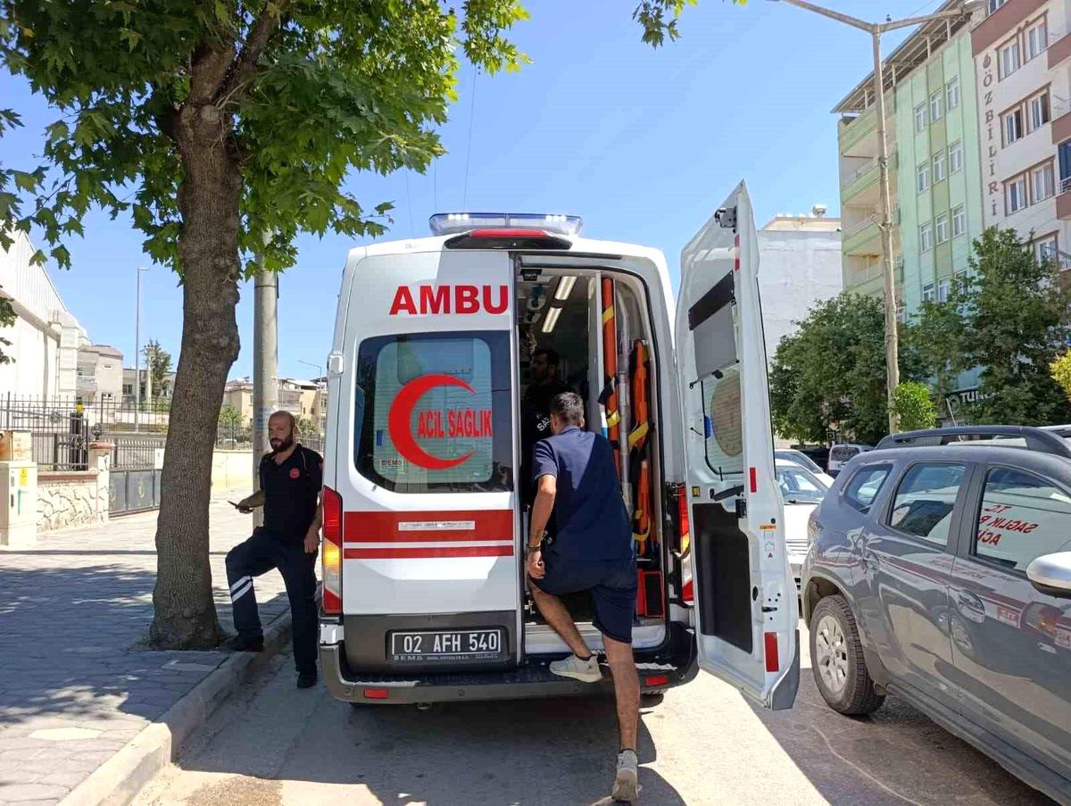 Motosikletin devrildiği kazada sürücü yaralandı