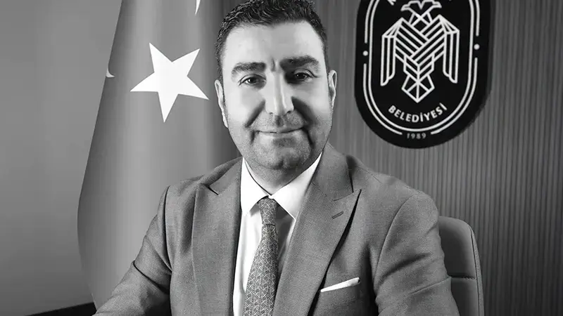Belediye özel kalem müdürü bisikletten düşüp öldü