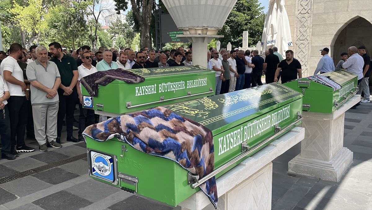 Aksaray'da trafik kazasında hayatını kaybeden 3 kişinin cenazesi Kayseri'de defnedildi