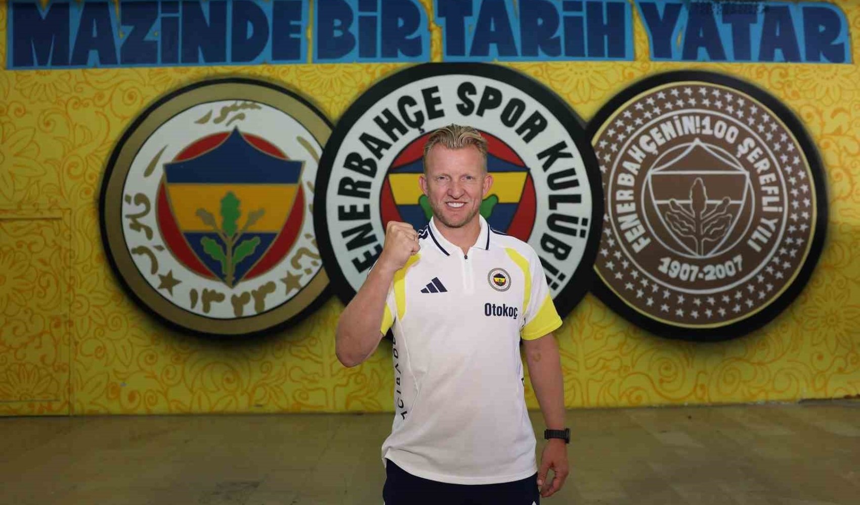 Dirk Kuyt, Fenerbahçe’de yardımcı antrenörlük görevine başladı