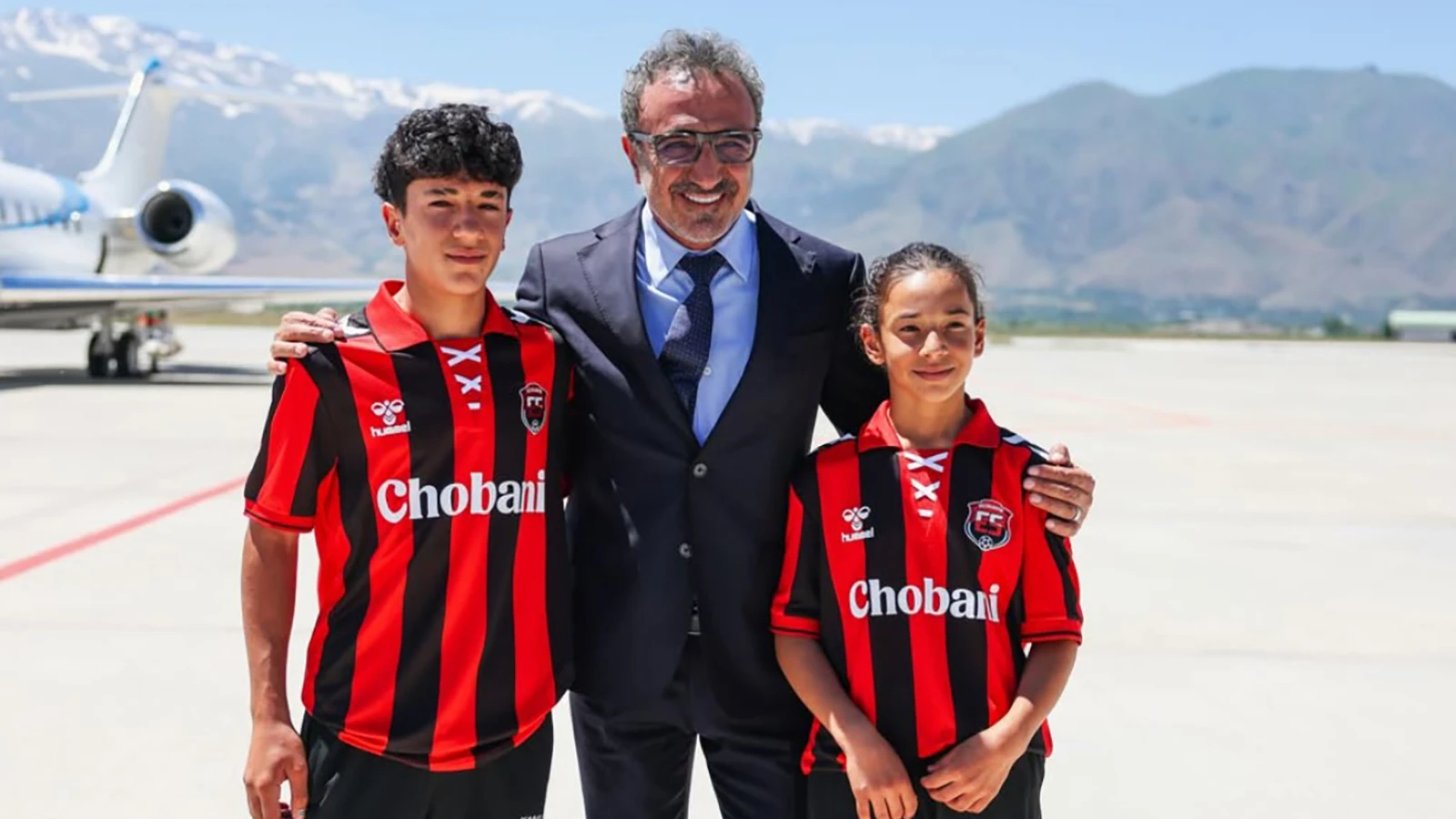 Hamdi Ulukaya, memleketinin takımı Erzincanspor'a sponsor oldu