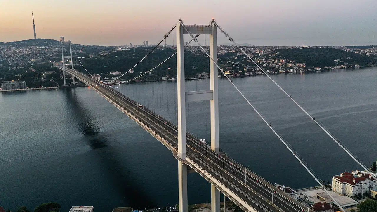 15 Temmuz Şehitler Köprüsü trafiğe açıldı: Metrobüs seferleri normale döndü