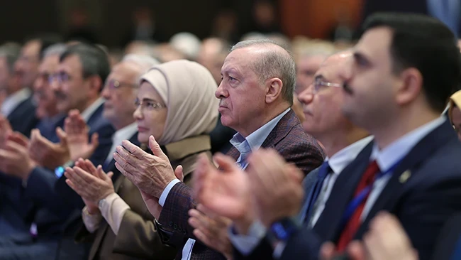 AK Parti'nin yeni şarkısı ilk kez dinletildi: 'Efsane Büyük Başkan'