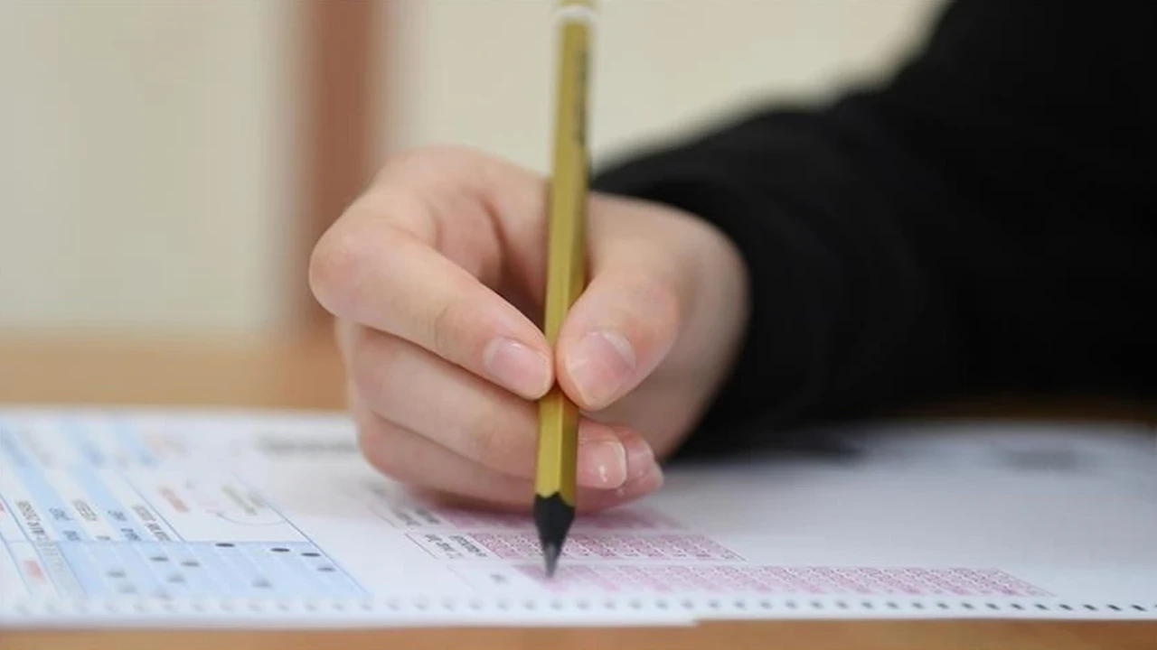 LGS'de yeni dönem başlıyor: 924 bin öğrenciye beslenme paketi
