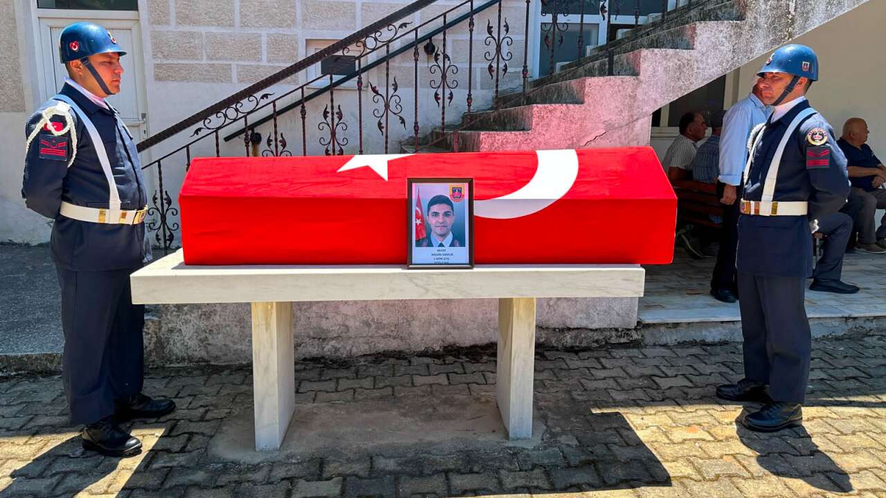 Afyonkarahisar'daki trafik kazasında ölen uzman çavuş, Uşak'ta toprağa verildi