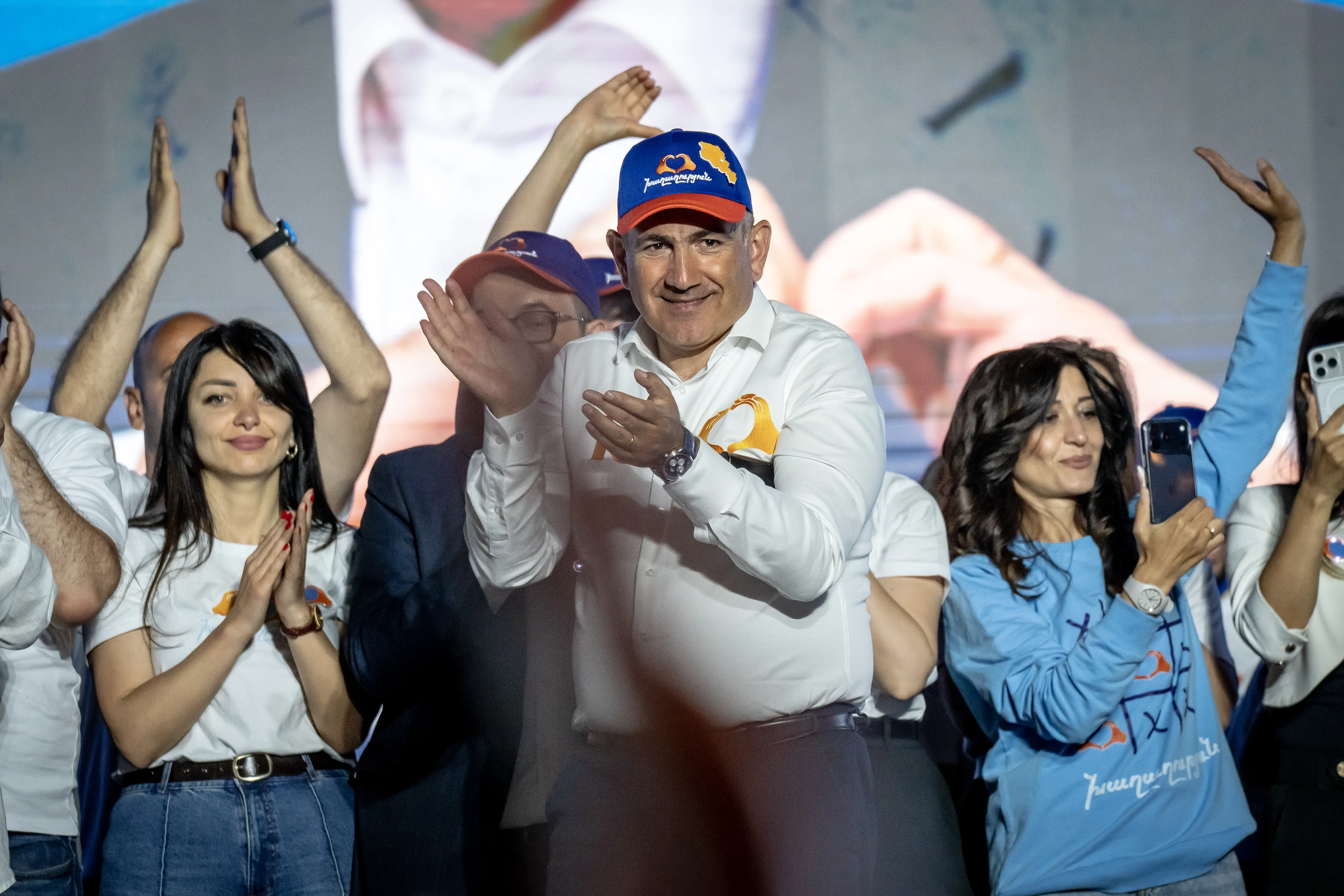 Ermenistan sandık başında: Paşinyan'dan zafer açıklaması