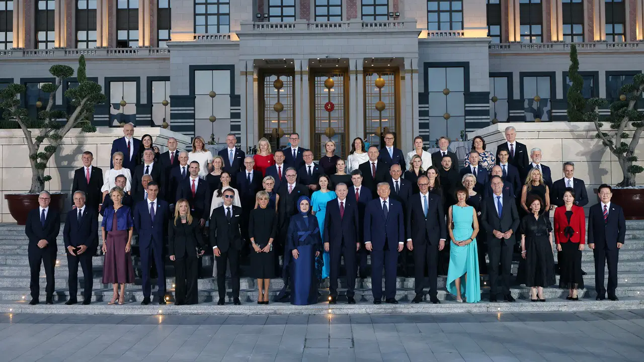 NATO Ankara Zirvesi'nde liderden aile fotoğrafı: Erdoğan ile Trump yan yana