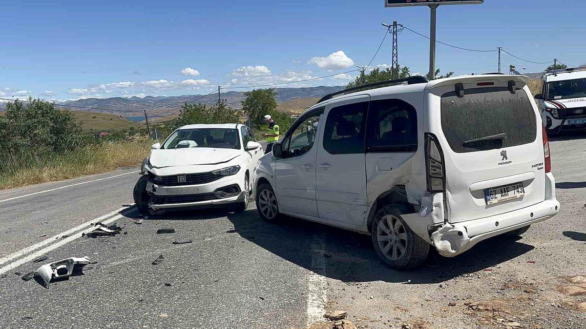 Elazığ'da trafik kazası: 2 yaralı