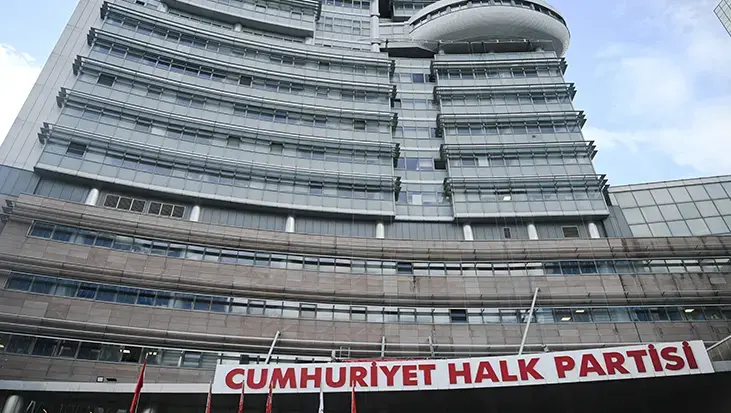 CHP'de salı düğümü! Grup toplantısına kim çıkacak: Kılıçdaroğlu mu, Özgür Özel mi?