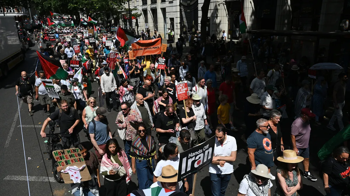 Londra'da Filistin'e destek yürüyüşü: 'İsrail'e yaptırım uygulanması' talep edildi