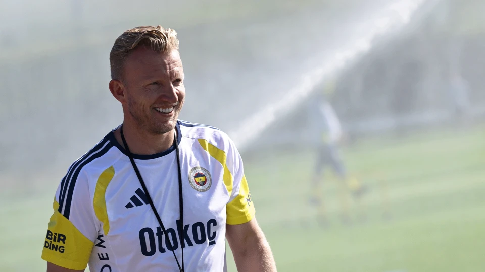 Dirk Kuyt'tan İsmail Kartal ve transfer sözleri: Taraftara mesaj yolladı