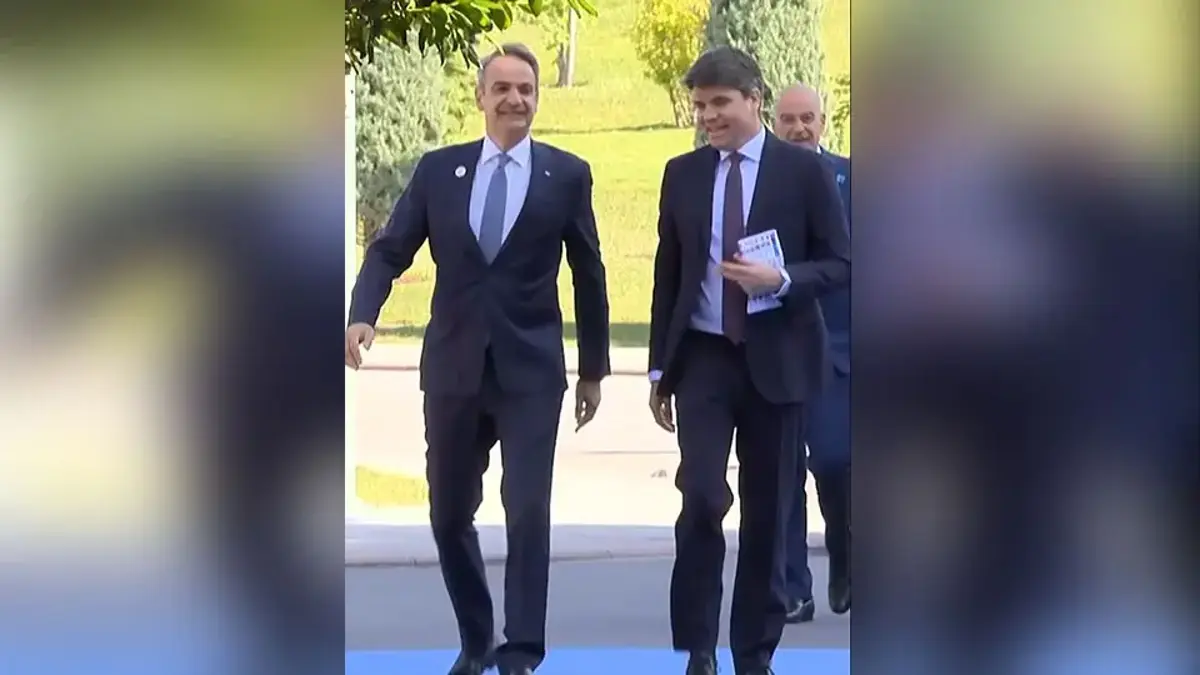 Mehter marşının etkisini atlatamamış! Miçotakis'ten 'Sahte Kabadayı' yürüyüşü