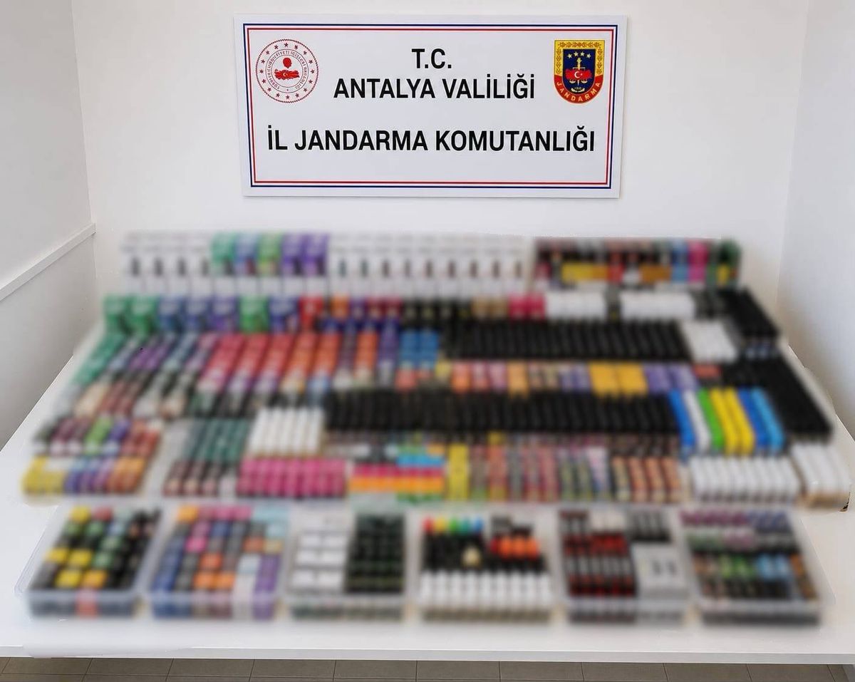 Antalya’da kaçak elektronik sigara operasyonu