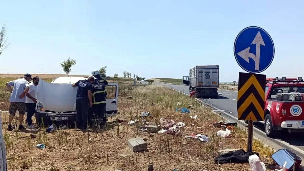 Can pazarı yaşandı! Kamyon ile hafif ticari araç çarpıştı; ölü ve yaralılar var