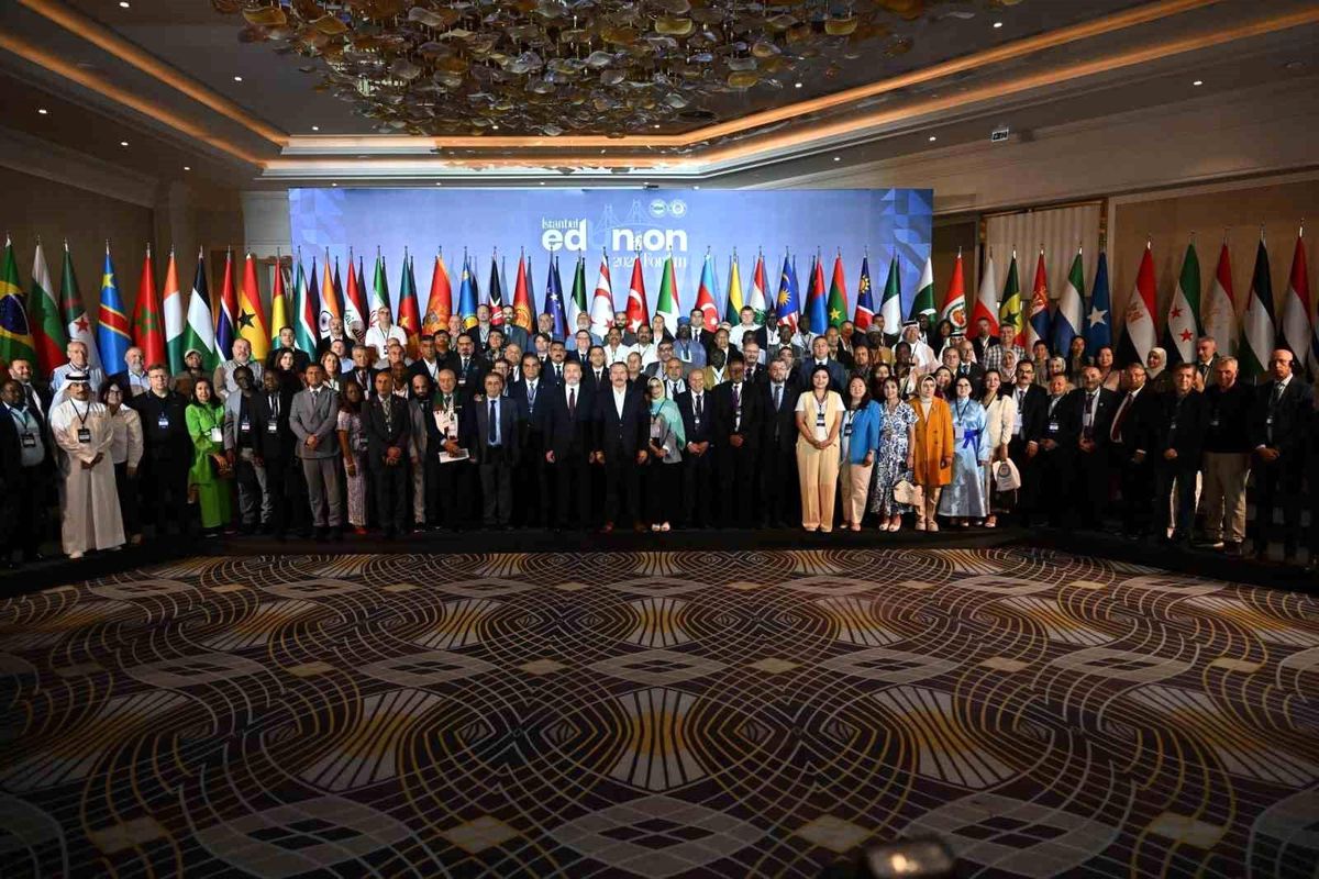 Eğitim-Bir-Sen tarafından düzenlenen "İstanbul EdUnion Forum 2026" başladı: "Belirsizlikleri güvene dönüştürecek yegane..
