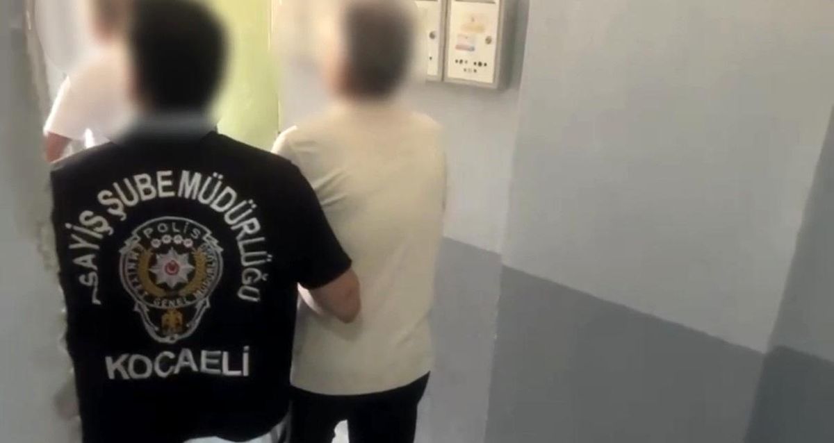 Kocaeli polisinin aradığı 8 yıllık firari İzmir'de yakalandı