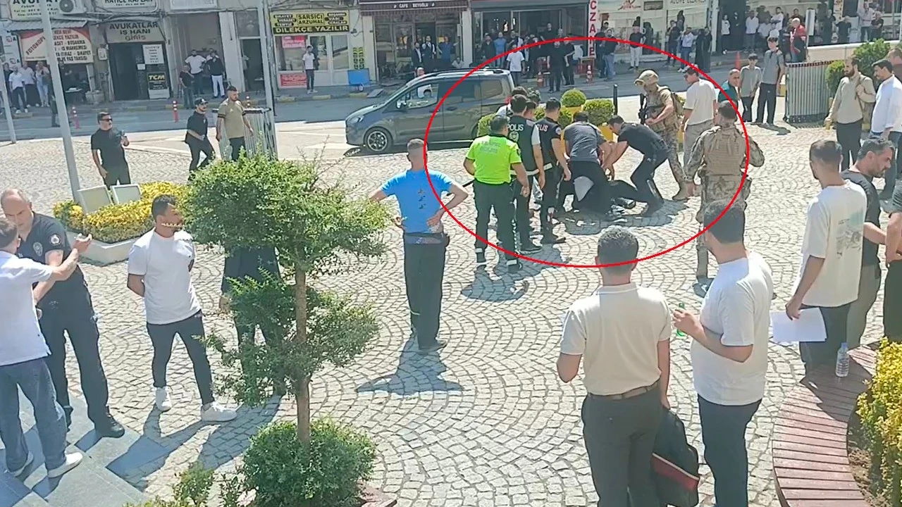 Bursa Adliyesi Önünde Meydan Savaşı! Bir Polis Dahil 3 Yaralı, 5 Gözaltı