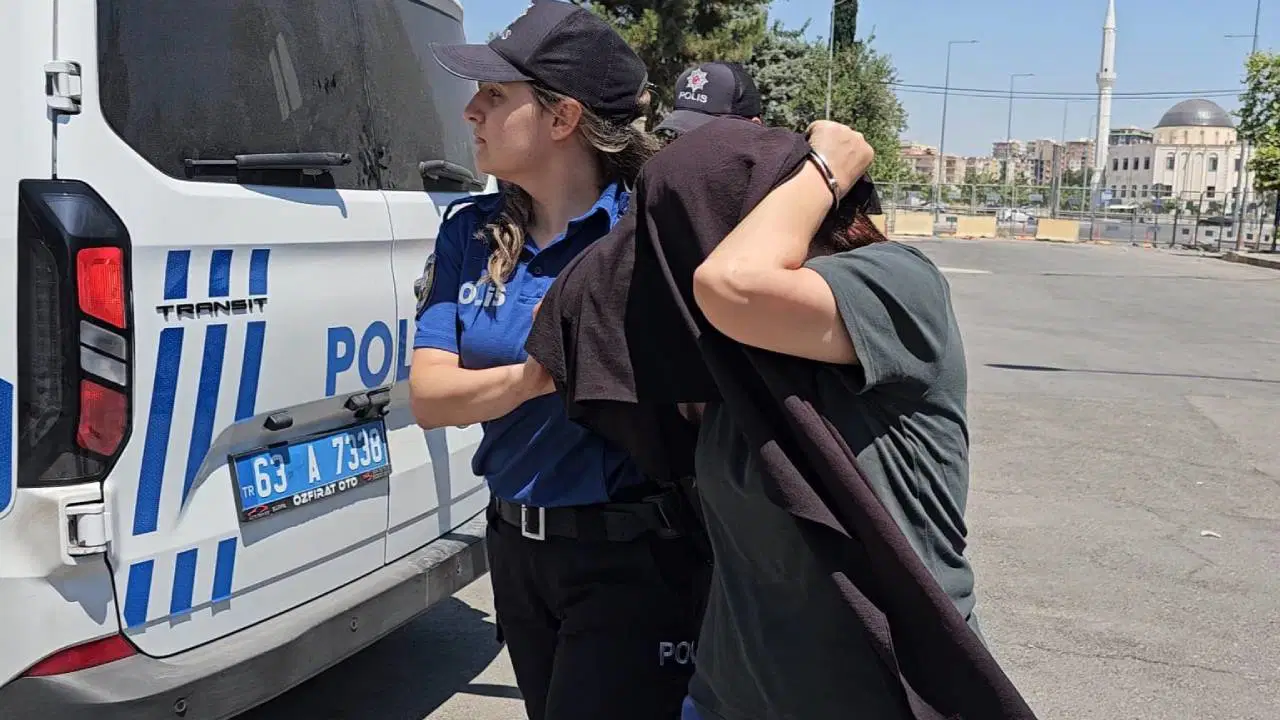 Hemşire kıyafetiyle bebek kaçırmaya çalıştı: Şüpheli adliyeye sevk edildi