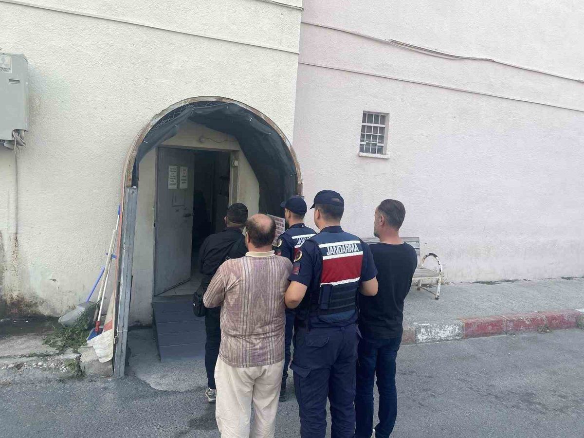 Mersin'de 200 Milyon TL'lik Arsayı Sahte Vekaletle Satmaya Çalışan 8 Şüpheli Yakalandı, 4'ü Tutuklandı