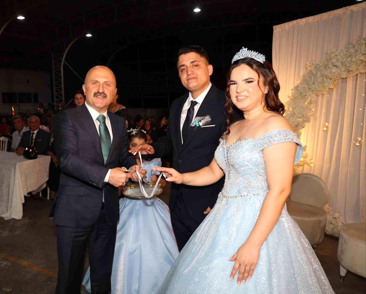 Vali Varol ve eşi, şehit yakını ailenin nişan merasimine katıldı