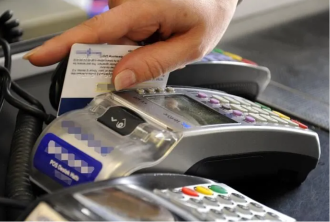 Kredi kartı ile dinen gayr-ı meşrû sayılan mallar alınırsa katılım bankası için sorun olur mu?