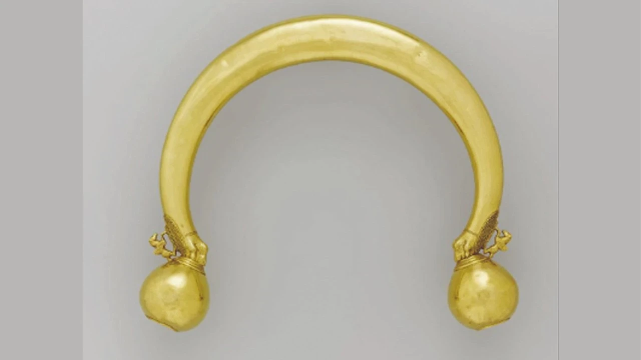Louvre’dan sonra Lalique! Fransa'da bir müze soygunu daha: Biletle girdiler 2500 yıllık altın kolyeyi çaldılar