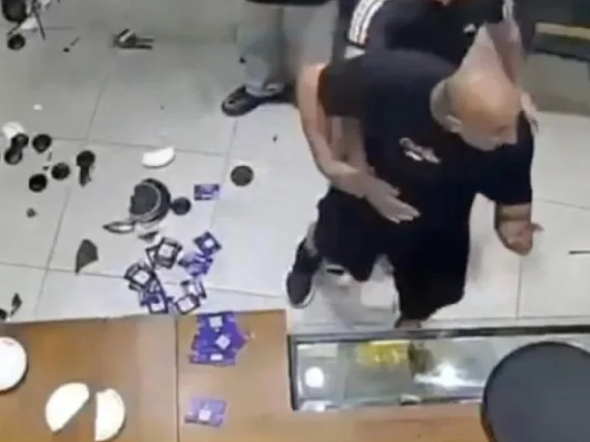 İstanbul'da kafeyi dağıtan şüpheli tutuklandı