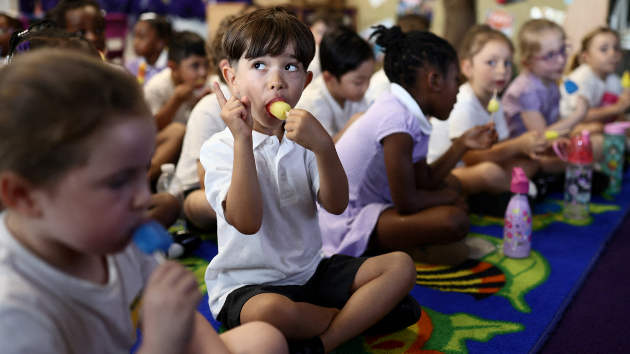 İngiltere okullarını aşırı sıcak vurdu. Termometre 40 dereceyi gösterdi, çocuklar "anne" diye ağladı