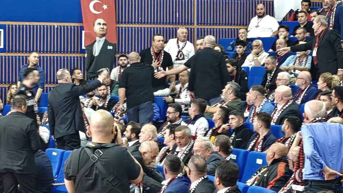 Gençlerbirliği'nde olağanüstü seçimli genel kurulunda gerginlik