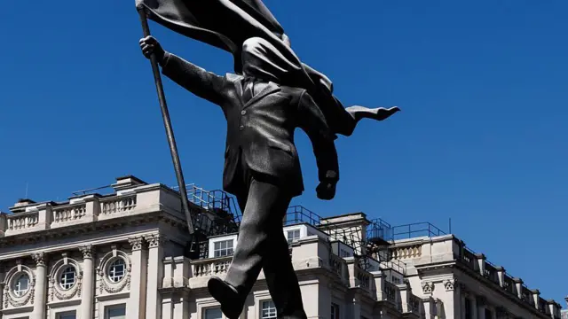 Banksy'den Londra'nın merkezinde yeni heykel