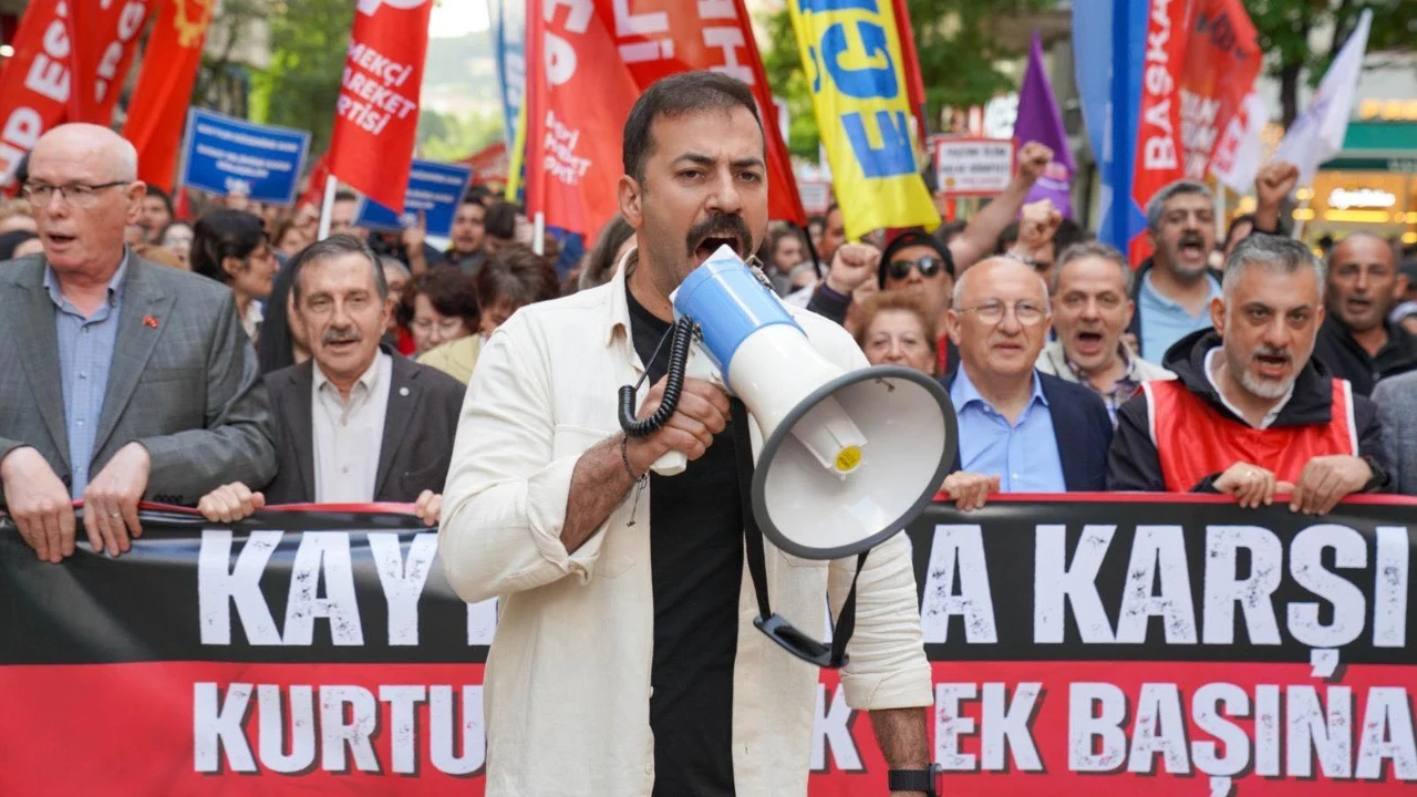 Sokak Hayvanları için Eylem Yapan CHP'li Başkana Hapis İstemi