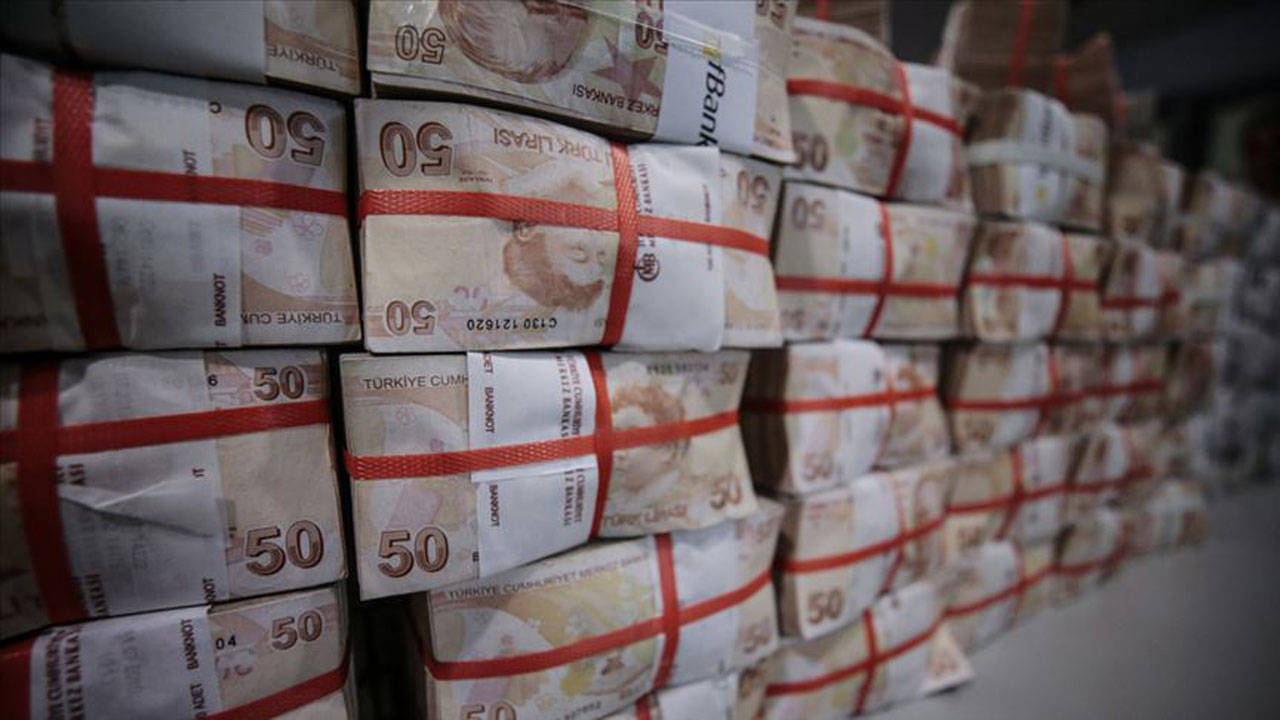 Hazine 104,1 milyar lira borçlandı