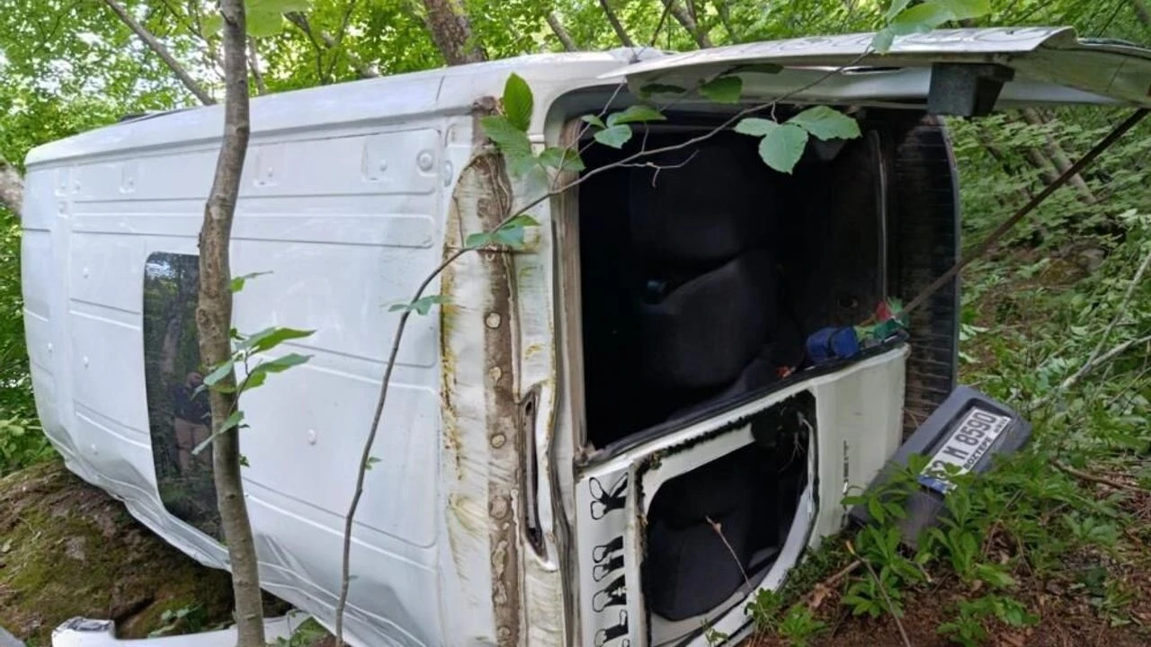 Ordu'da yolcu minibüsü uçuruma yuvarlandı: 9 yaralı