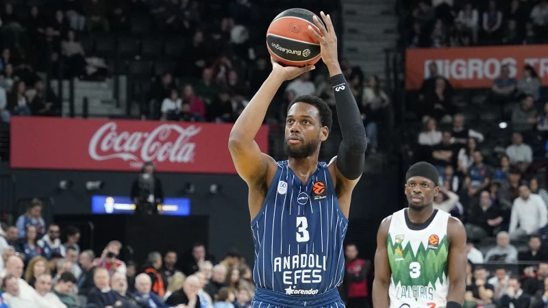Anadolu Efes Jordan Loyd ile sözleşme uzattı