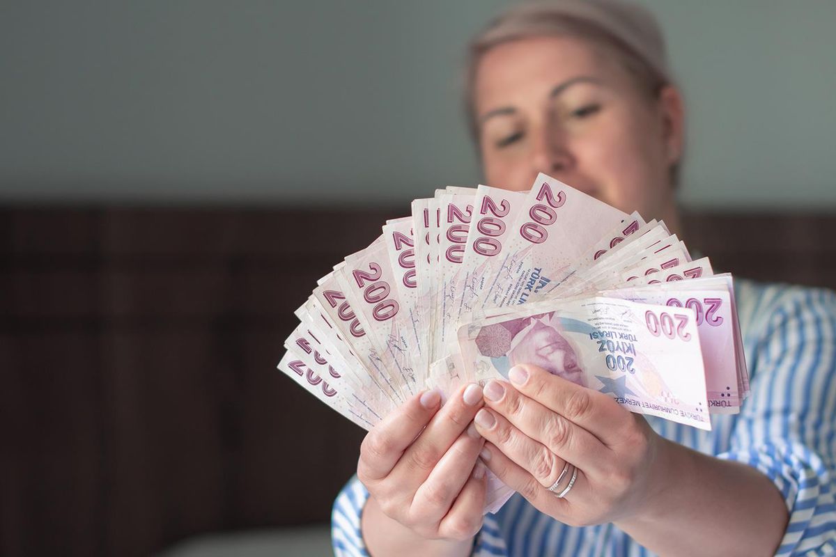 Emeklilerin merakla bekliyordu! İşte zamlı maaşların ödeneceği takvim