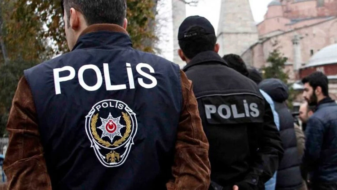 Mahlleleri dolaşıp derneğe bağış isteyen şahıs yakalandı