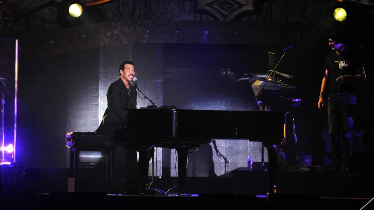 Lionel Richie sahnede fenalaştı, konser iptal edildi