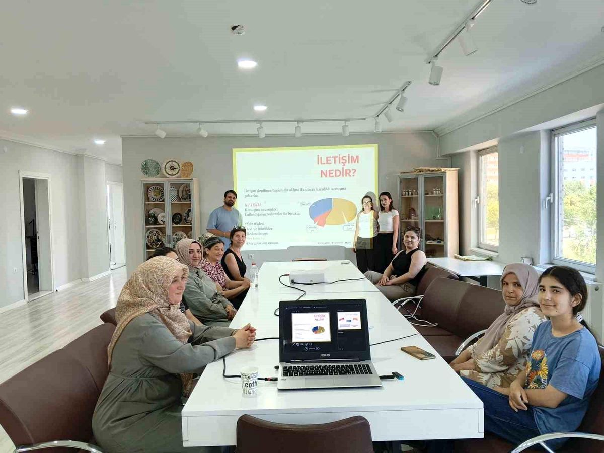 Eskişehir'de kursiyer kadınlara "Aile İçi İletişim ve Dijital Bağımlılık" eğitimi gerçekleştirildi